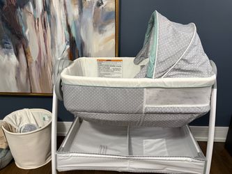 Graco Baby Bassinet with Canopy