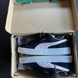 Woman’s Puma Shoe Size 8