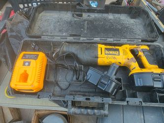 Dewalt Saw with 2 batteries and charger