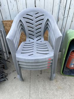 4 Plastic Chairs