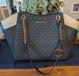 Michael Kors MK Signature Tote Bag