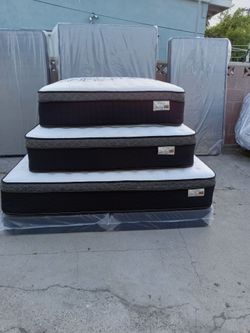 Queen Size Pillow Top Mattress 12"    New Mattress in a plastic sealed