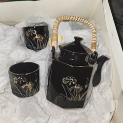 Tea Pot With 4 Cups