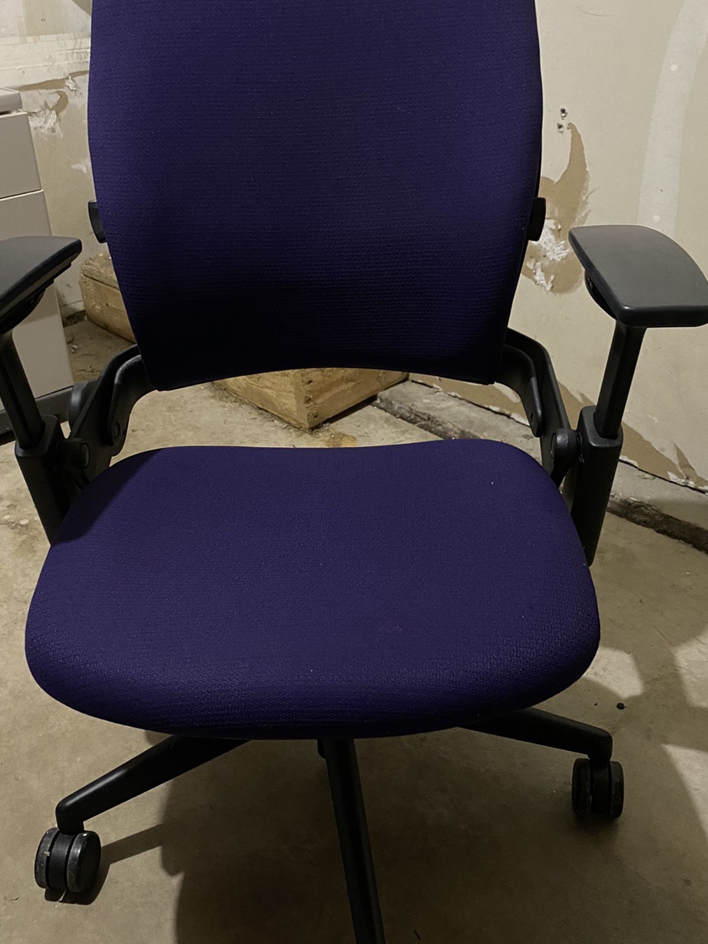 Steelcase Leap V2 Ergonomic Office Task Computer Chair Purple