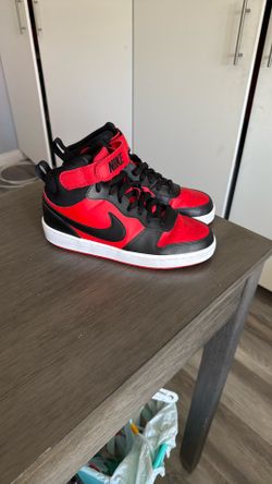 Nike High Too Size 6 Youth