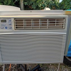 10000 BTU Window Unit Works Great 