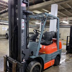 HEAVY DUTY TOYOTA forklift for sale 6600 lb 