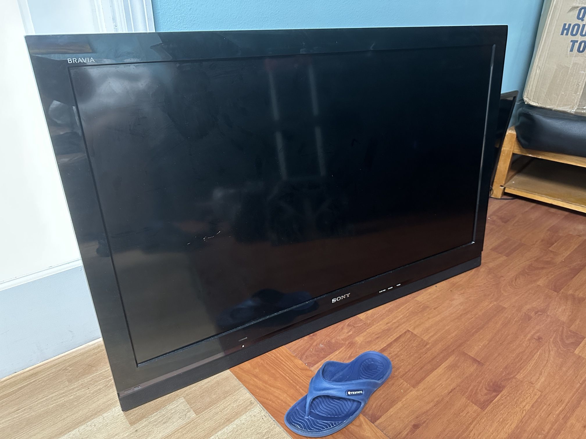 Sony Bravia Tv 52” Wall Mount Included 