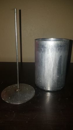 Aluminum pillar candle mold 4.5" tall x 3" wide with a 6.5" wick pin.