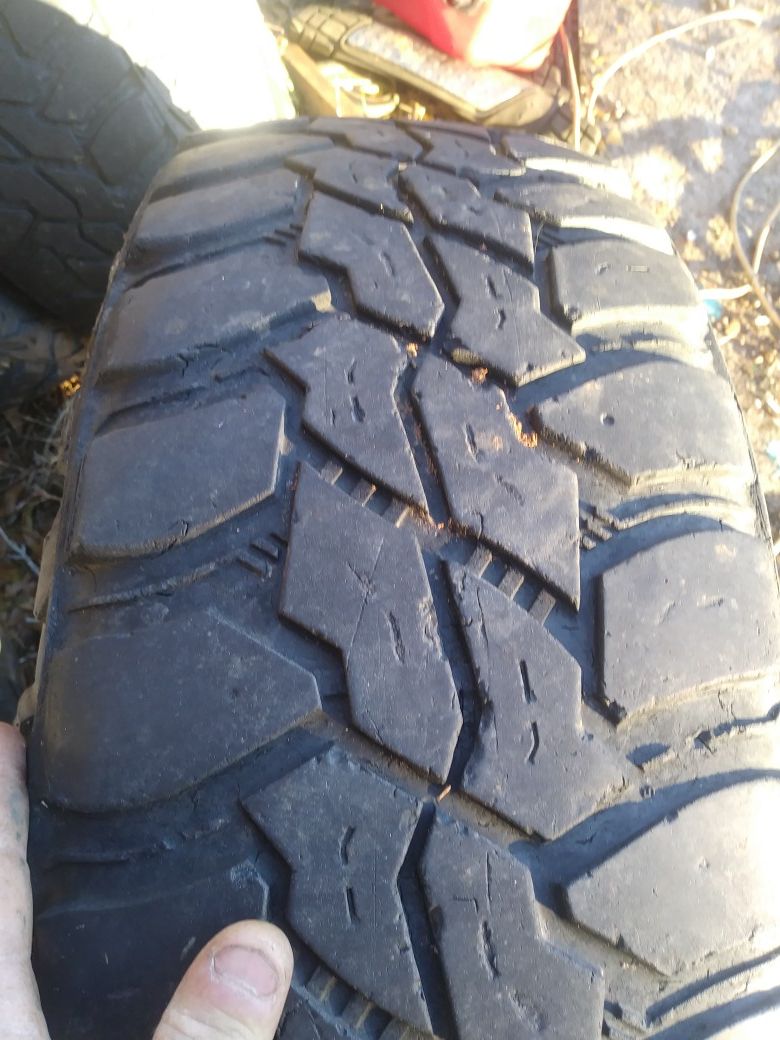 245/75/17 wheels tire set