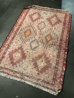 Beautiful colorful carpet approx 4 by 6 feet