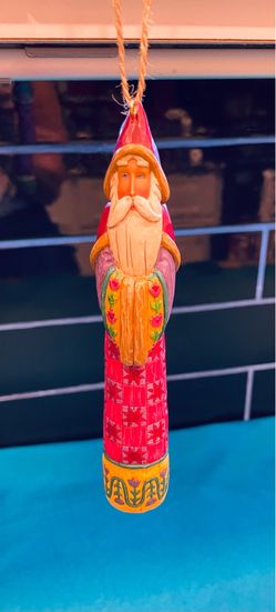 Beautiful vintage 2004 Jim Shore Heartwood Creek “ Red Sunburst Tulip” Santa hanging Christmas ornament