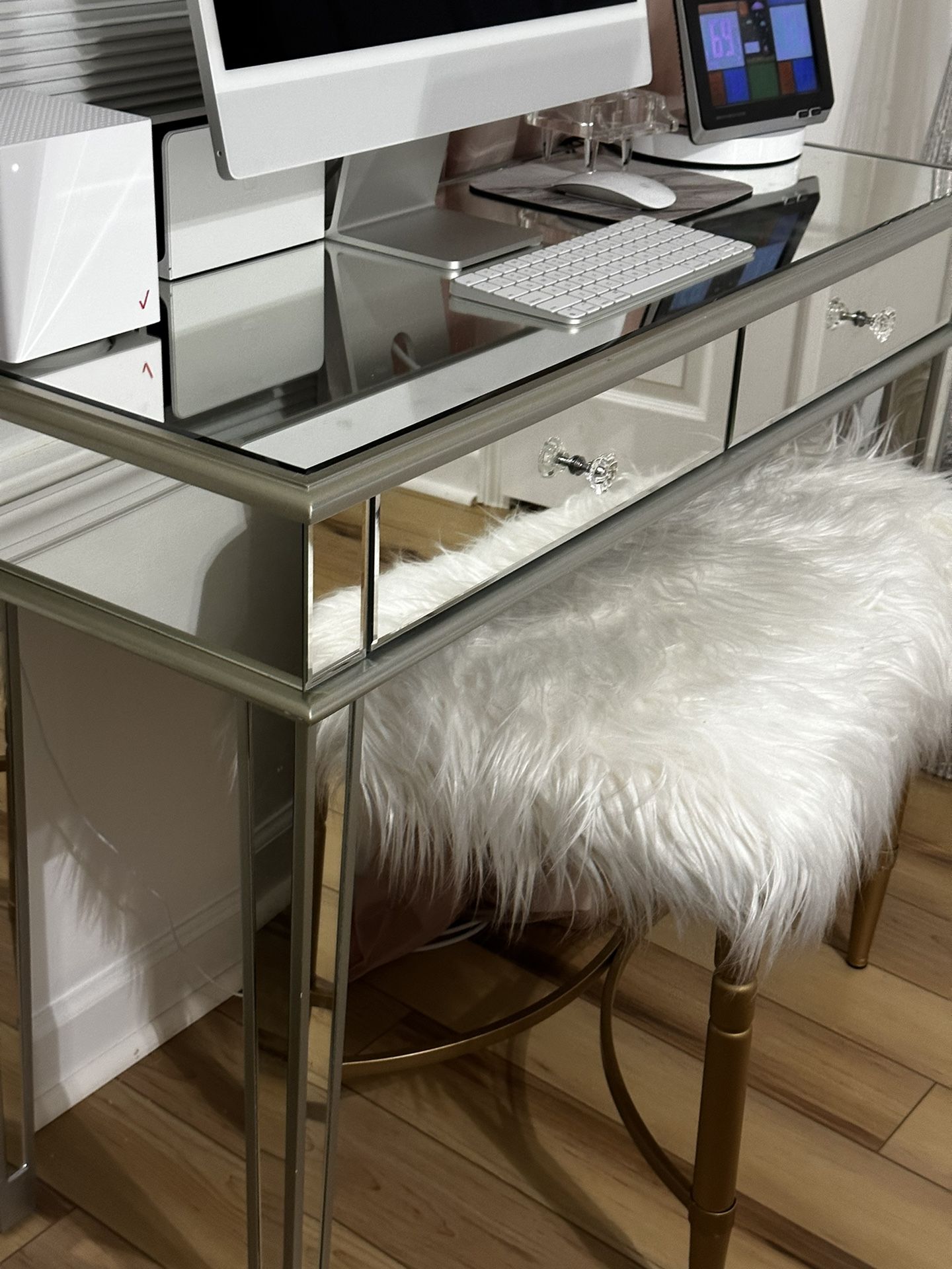 Accept Table Glass