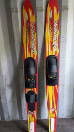 O'Brien water skis