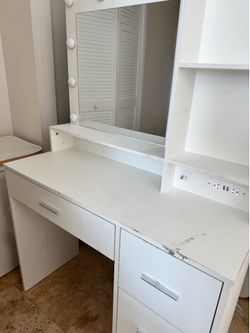 Makeup vanity