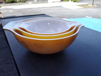 Pyrex bowls