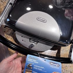 New  With Tag DeLonghi Brand Retro Panini Maker