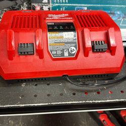 Milwaukee M18 Dual Rapid Charger