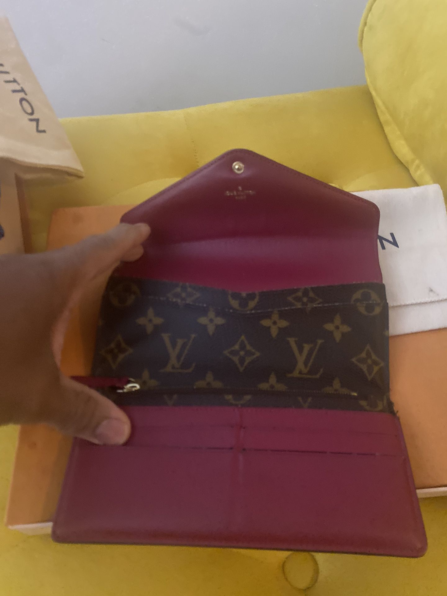 Women Used Louis Vuitton Wallet In Excellent Condition Price $150