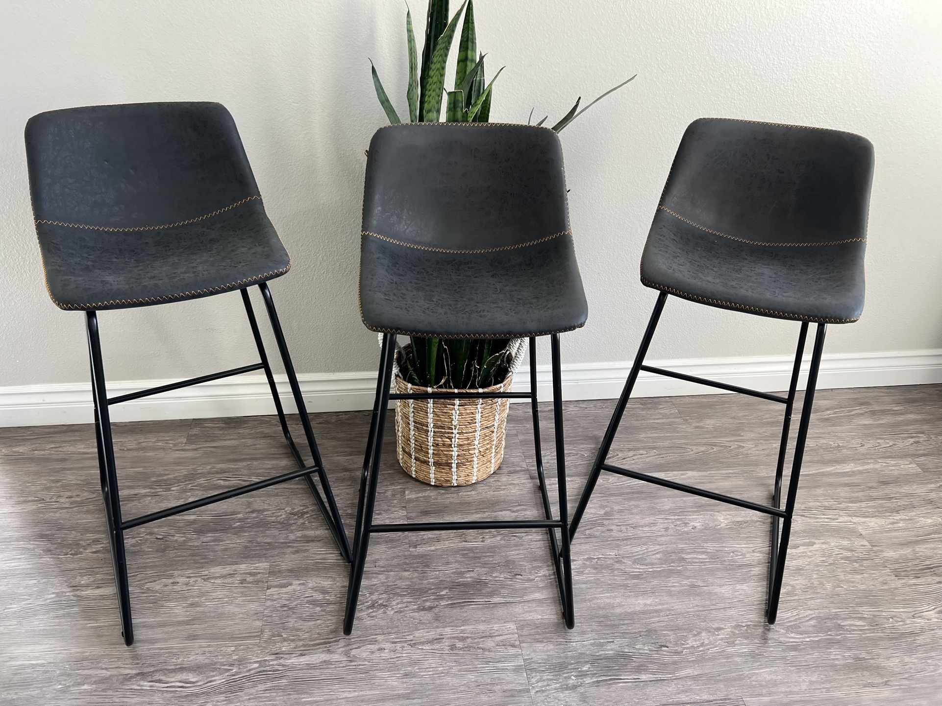 Alexander 30 in. Black Faux Leather Bar Stool Low Back Metal Frame Counter Height Bar Stool (Set of 5)