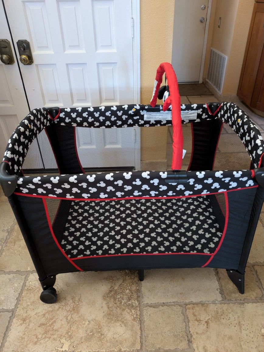 Disney Baby Mickey version- Sweet Wonder Play Yard, changing station and Porta Crib