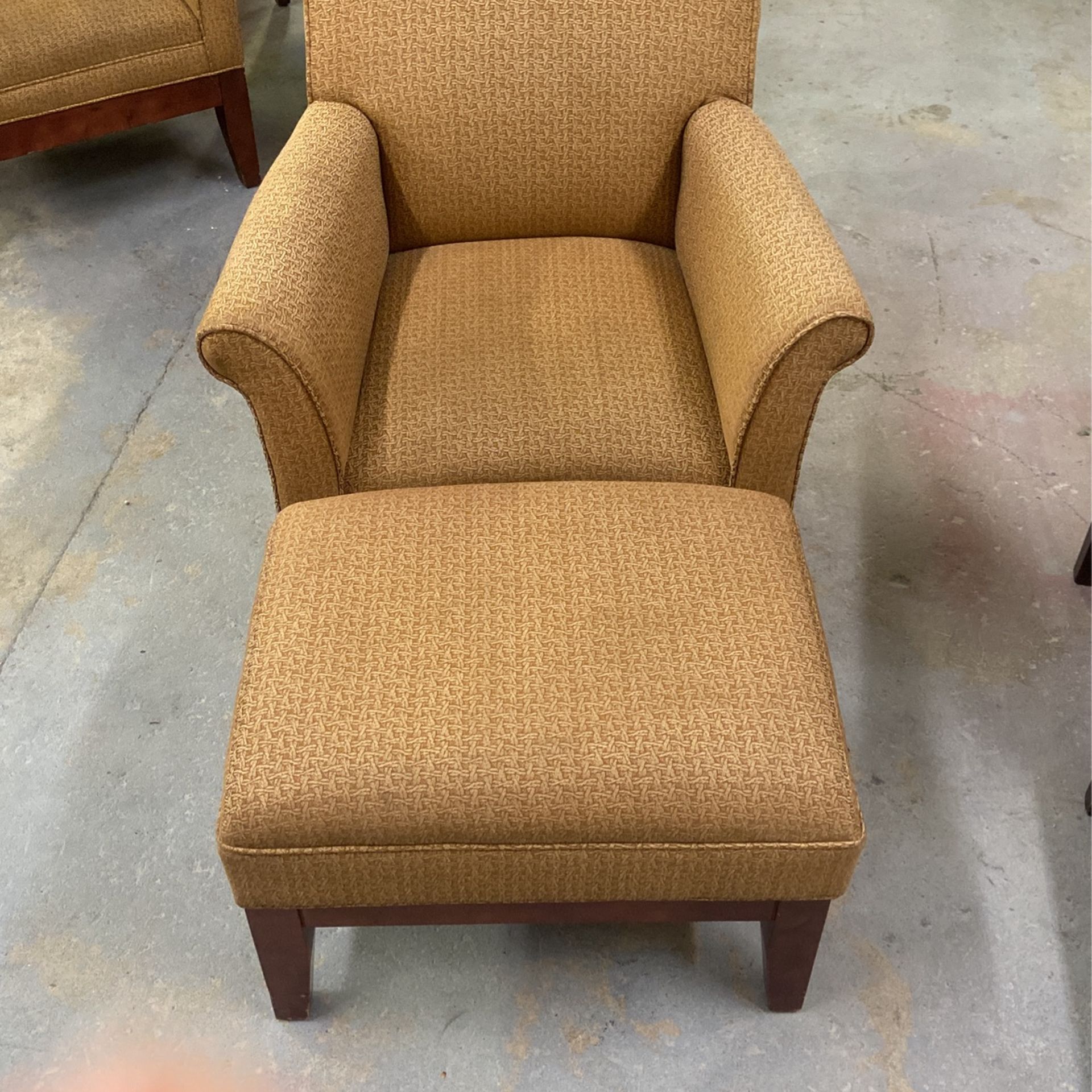 Used Lounge Chair With Ottoman