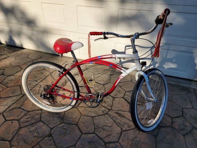 Schwinn Alloy Seven beach cruiser bicycle, with (vintage handlebar streamers)