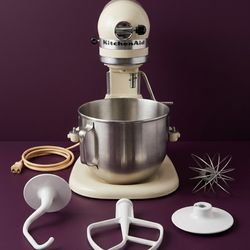 Heavy Duty KitchenAid MixerKitchenAid Heavy Duty Solid State Stand Mixer (Cream) w/ Attachments