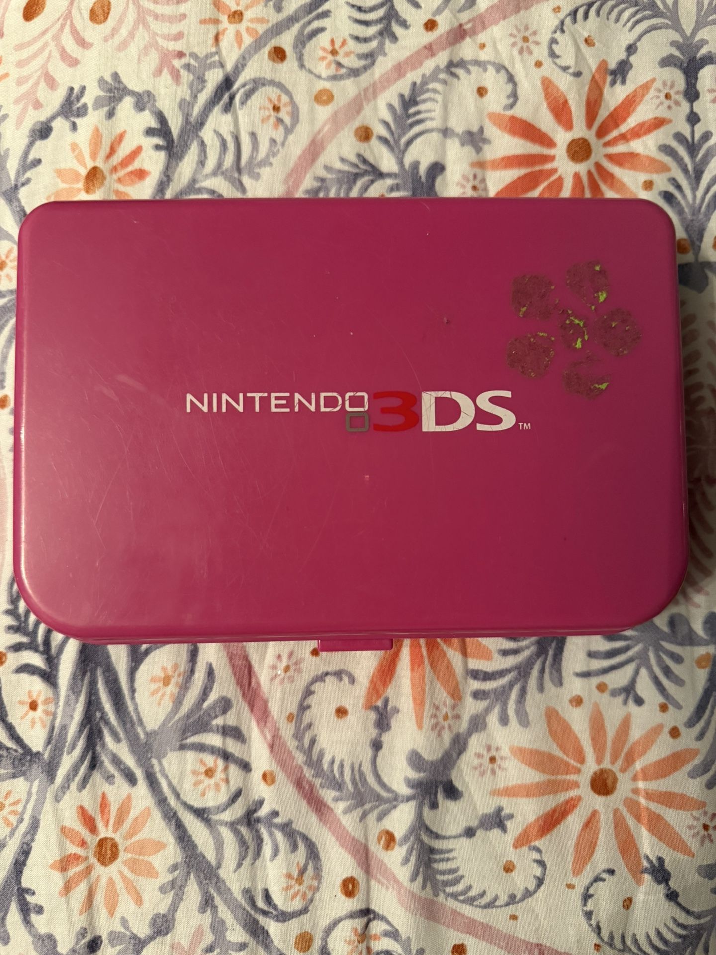 Nintendo 3ds Game Case & 4 Games