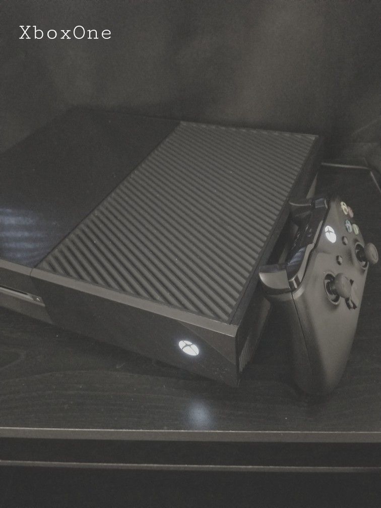 Xbox One with Controller