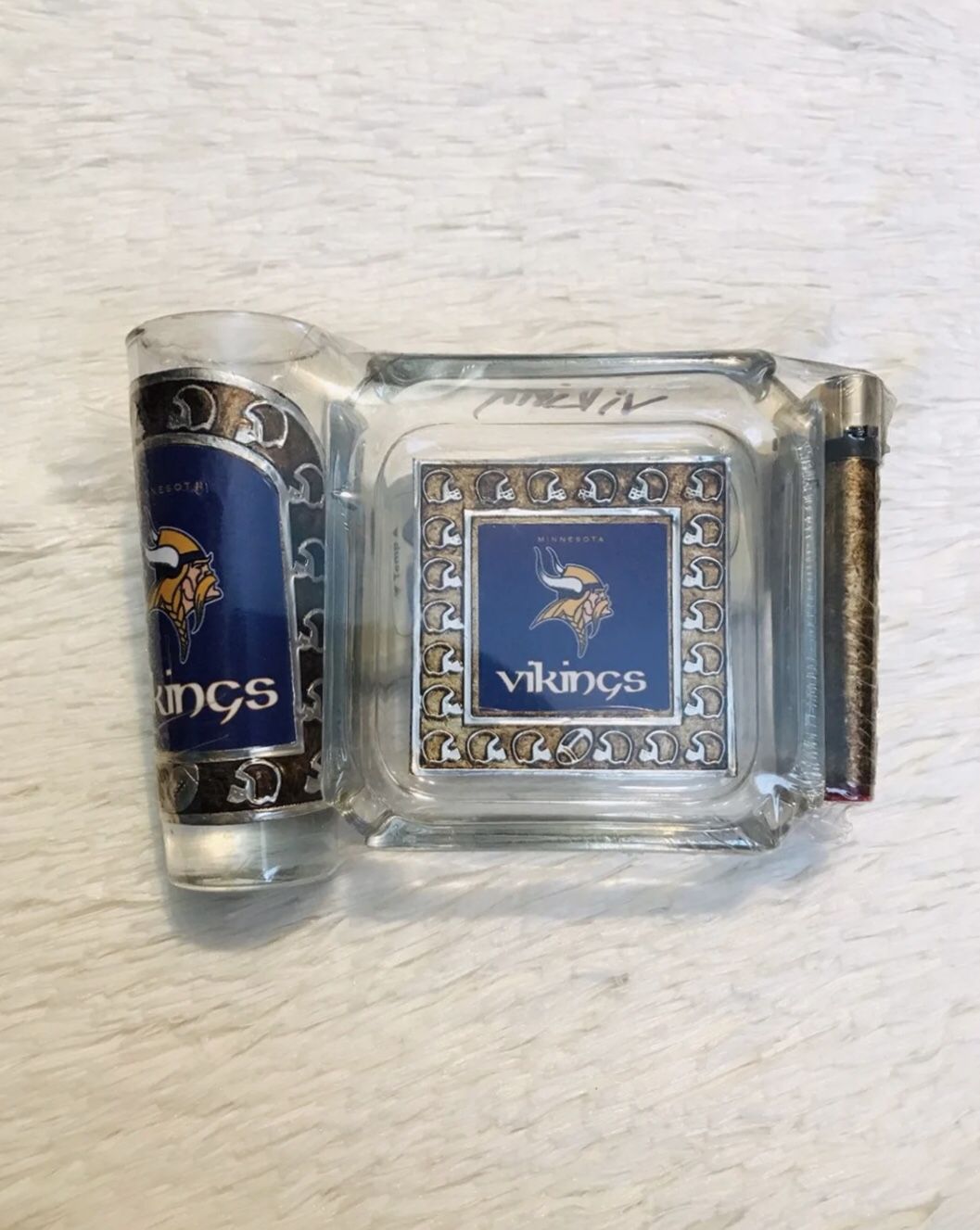 Minnesota Vikings ashtray set