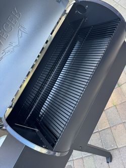 Traguer Pro Series 34-Pellet Grill and Smoker New