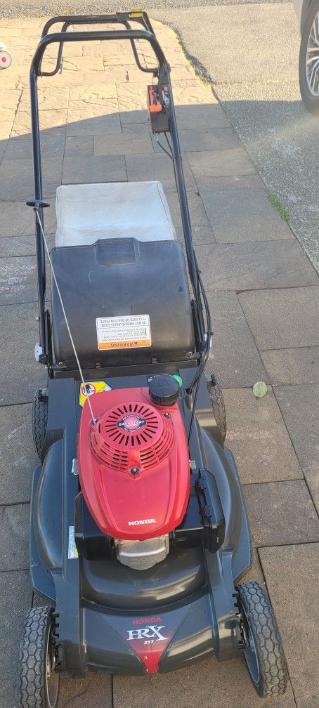 HONDA HRX217 GCV190 SELF PROPELLED LAWN MOWER.