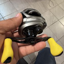 Left side bit casting reel