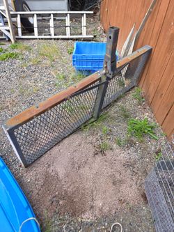 Hitch mount cargo carrier