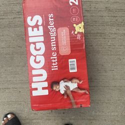 Huggies Little Snugglers Baby Diapers, Size 2 (12-18 lbs), 72 Ct