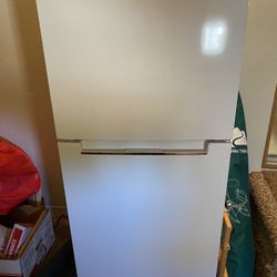 Magic Chef Apartment Refrigerator 