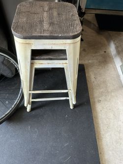 Bar Stools And Chairs