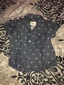 Boys shirt size 2T