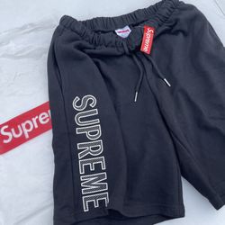  ✨New Supreme Shorts Size Medium
