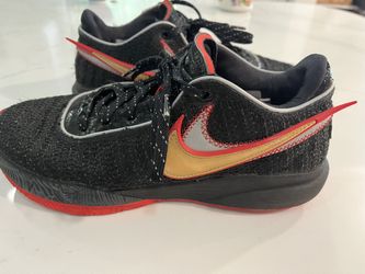 Nike Men’s Size 7.5 Shoes