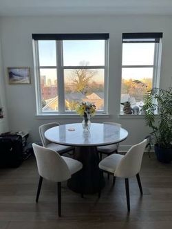 LIKE NEW 44” Round Dining Table with 4 Chairs