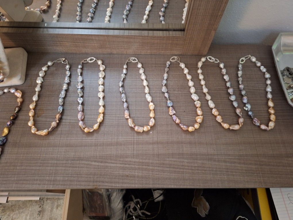 Huge Lot Of Freshwater Pearls Retal $2500 Mim