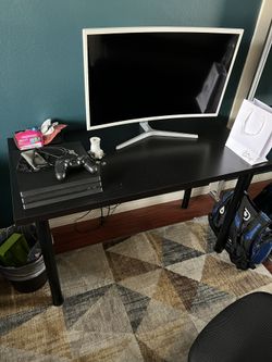 Black Desk