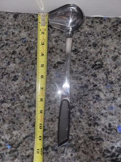 Wolfgang Puck Pour Spout Ladle Ergonomic Handle
