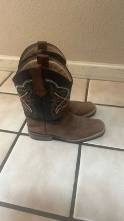 Boys Boots Size 4 