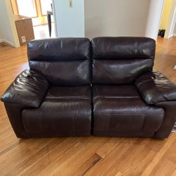 BEAUTIFUL LEATHER RECLINING LOVESEAT