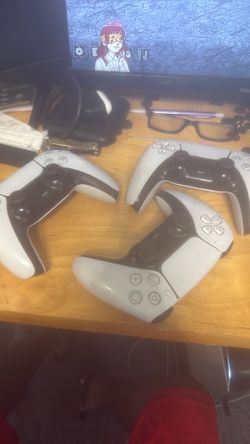 3 ps5 controllers