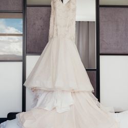 WEDDING  DRESS LIKE NEW! 
