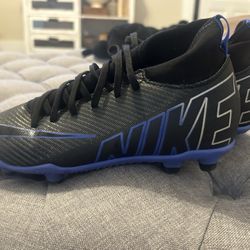 Boys Nike Cleats Size 2Y